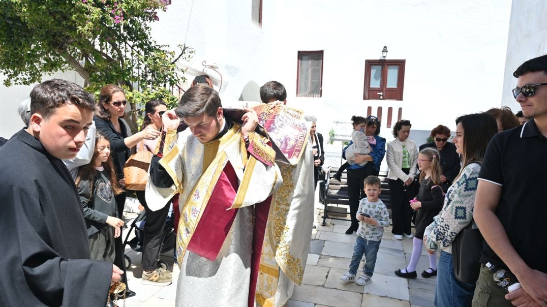 Holy Friday in Mykonos:  Αποκαθήλωσις