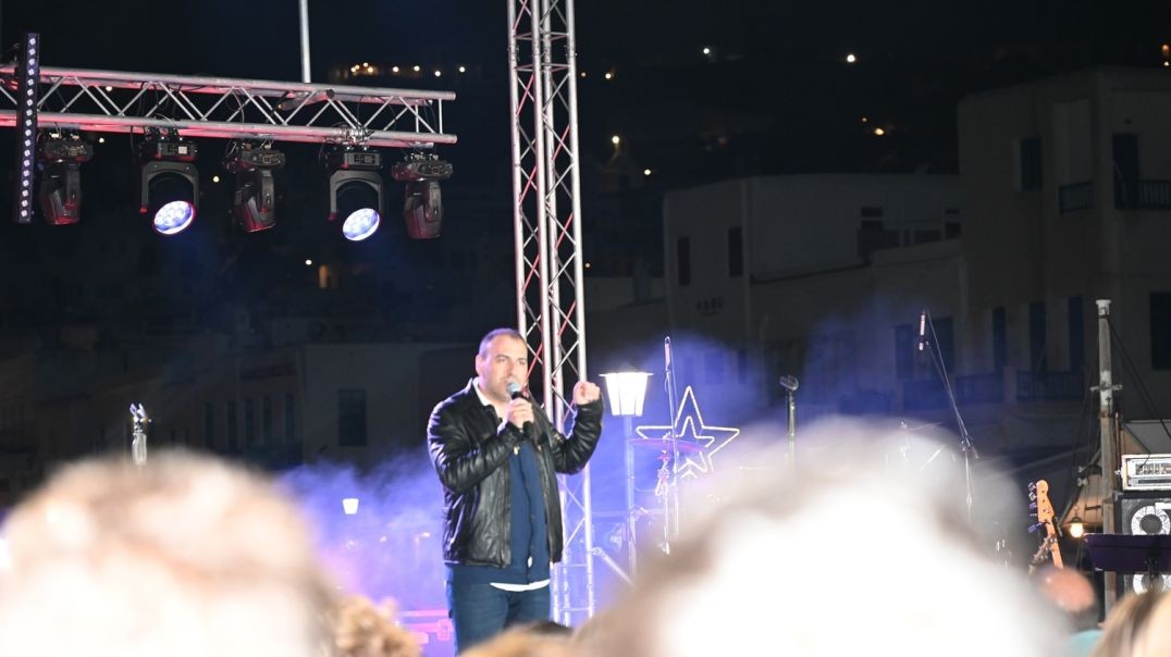 ⁣«Χριστουγεννιάτικη Μυσταγωγία στο Νησί των Ανέμων:Το Πολιτιστικό όραμα του Σάκη Αγορογιάννη συναντά τη μελωδία του Πάνου Μουζουράκη» [Video]