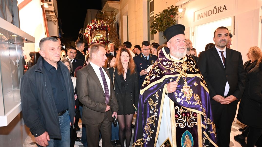 ⁣⁣ Holy Friday: Η Μύκονος επιστρέφει στην ψυχή της – Η περιφορά του Επιταφίου ως πράξη πίστης και ταυτότητας [Video]