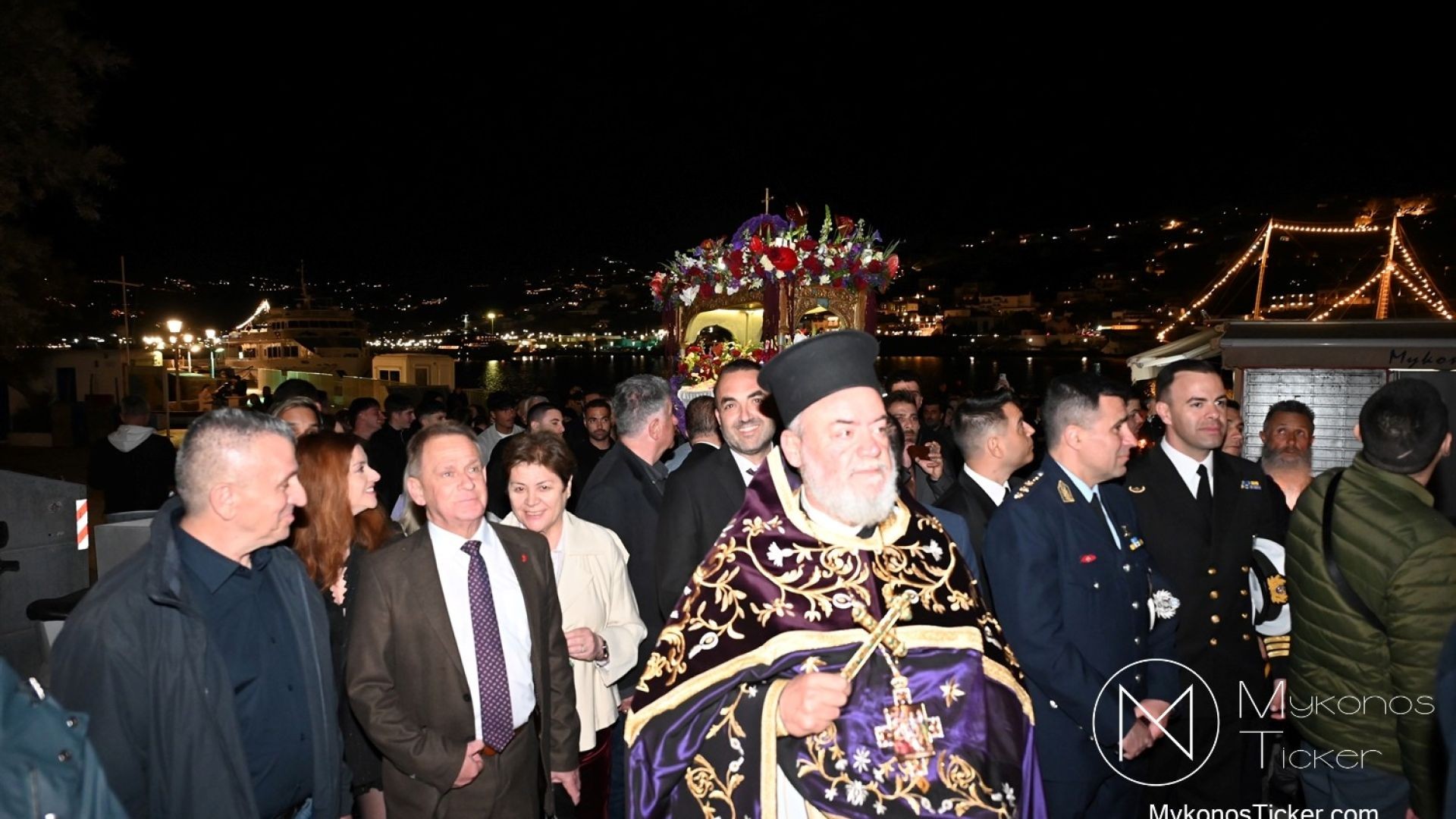 ⁣ Holy Friday: Η Μύκονος επιστρέφει στην ψυχή της – Η περιφορά του Επιταφίου ως πράξη πίστης και ταυτότητας [Video]
