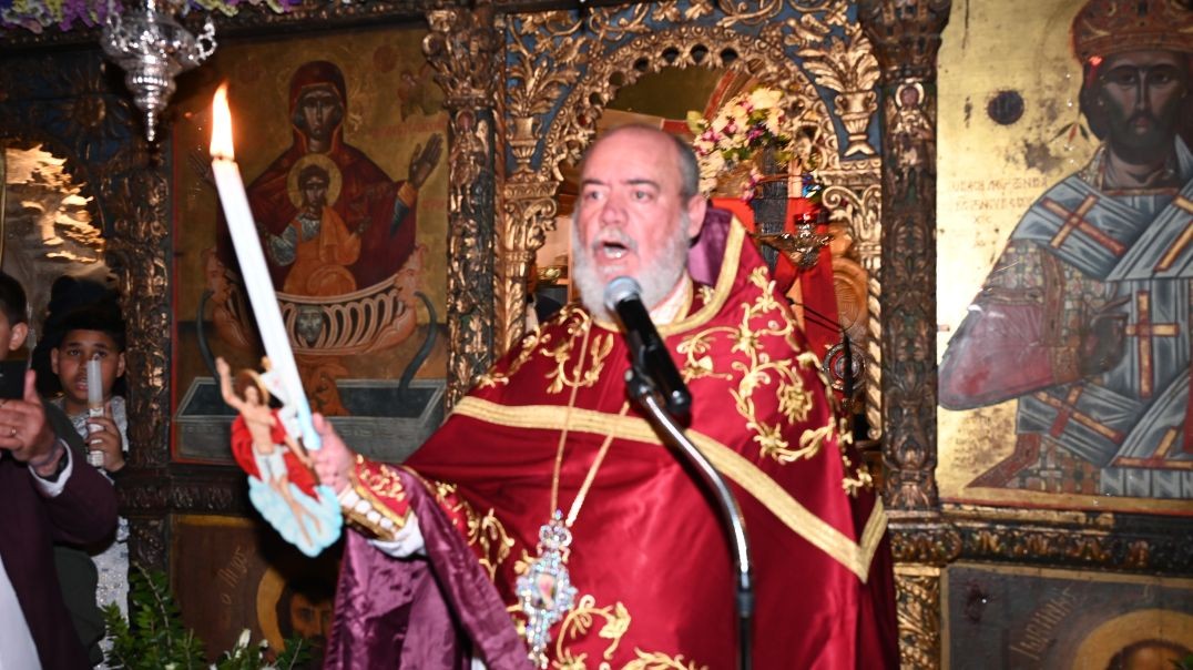 "Δεύτε λάβετε φως εκ του ανεσπέρου φωτός, και δοξάσατε Χριστόν τον Αναστάντα εκ νεκρών"