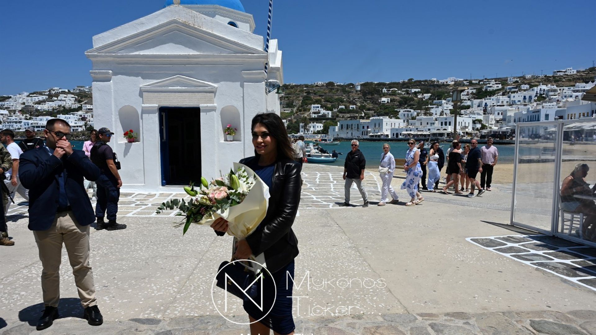 ⁣Η Αμερικανίδα Πρέσβειρα στο Δημαρχείο Μυκόνου: «Στηρίζω το νησί και την Ελλάδα» (Video)